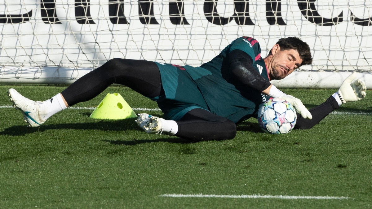 Real Madrid llega a su hotel de concentración en Barcelona sin su arquero Courtois