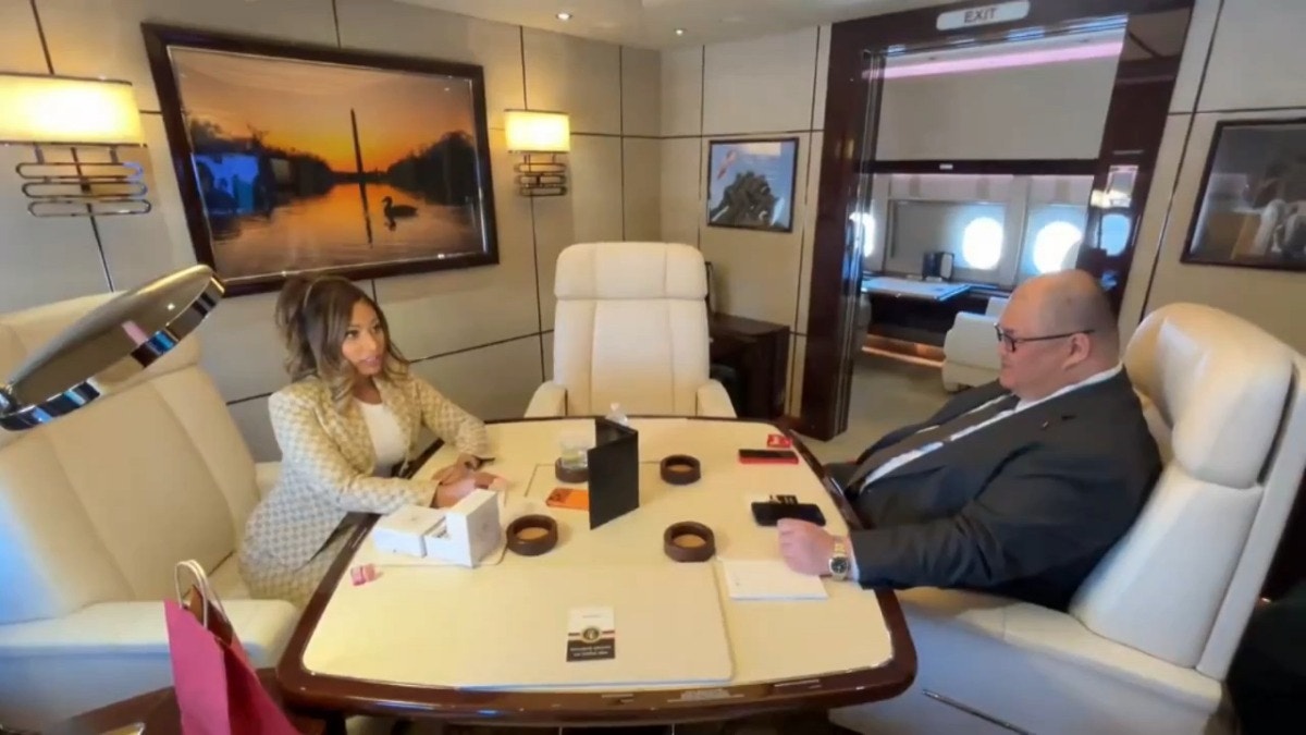 La rapera Nicki Minaj sube al avión presidencial y acompaña a Trump a un mitin en Michigan