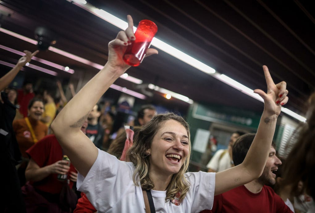 La victoria de Lula ocasionó una explosión de euforia en diversas ciudades de todo el país.