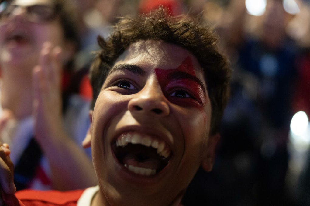 La dimensión de la fiesta en São Paulo fue muy superior a la que celebró la victoria de Lula contra Jair Bolsonaro hace cuatro años y se asemejó al mitin multitudinario con el que se cerró la campaña de la izquierda este sábado.