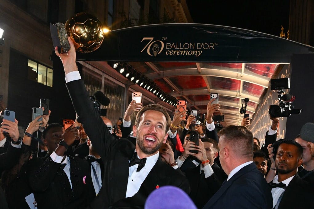 Entre club y selección, Kane anotó 73 goles, además de repartir ocho asistencias, unas cifras solo al alcance de Leo Messi en la campaña 2021-2022, cuando el astro argentino marcó 91 goles.