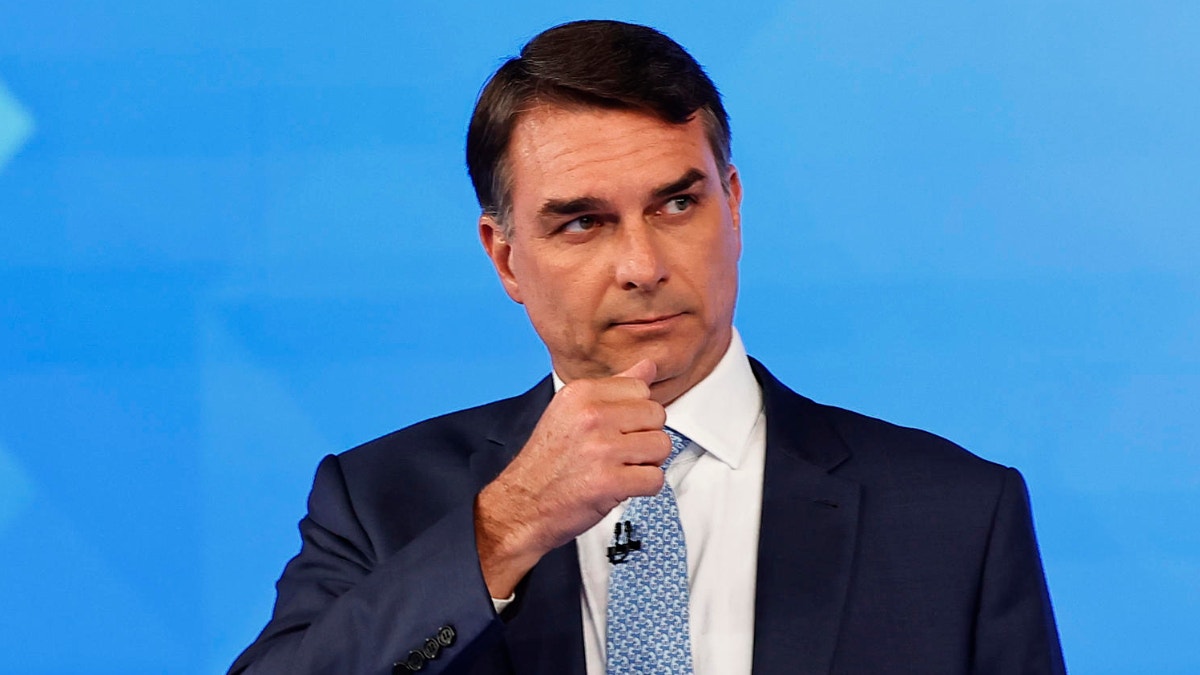 La Policía brasileña canceló los pasaportes de Flávio Bolsonaro tras no entregarlos
