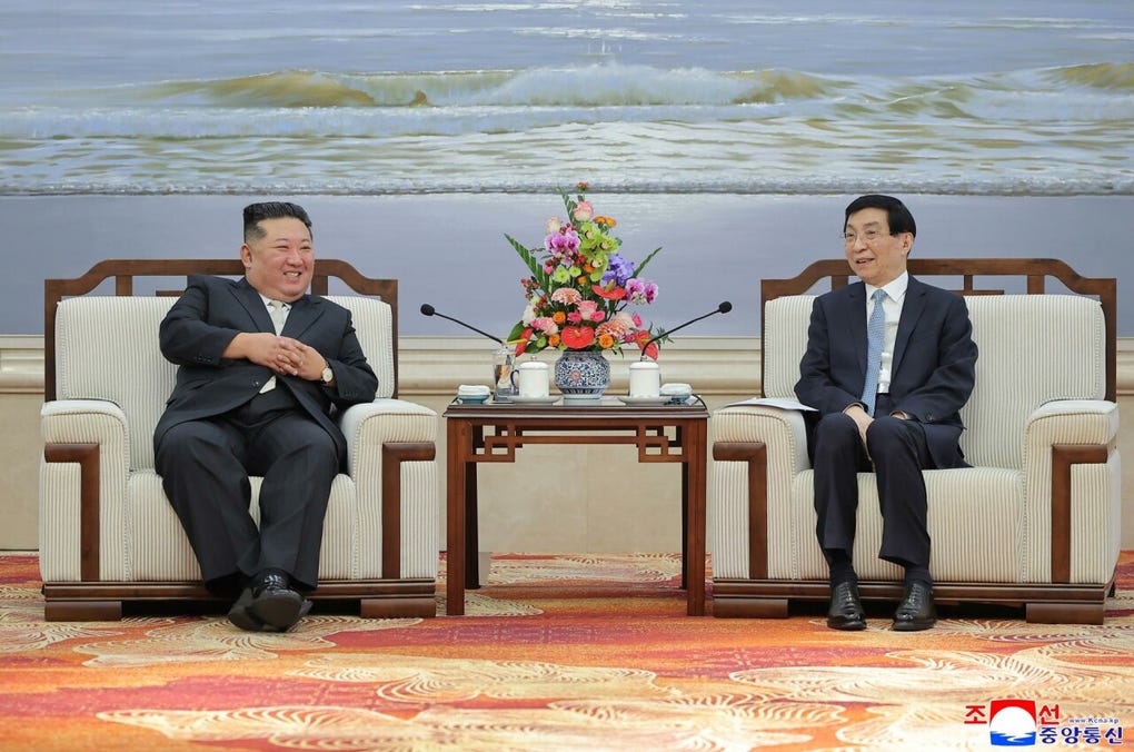 La visita quedará registrada en la historia como una ocasión trascendental que imprimió con claridad el carácter invariable e indomable de la amistad y la solidaridad entre Pyongyang y Pekín, añadió la propaganda norcoreana.