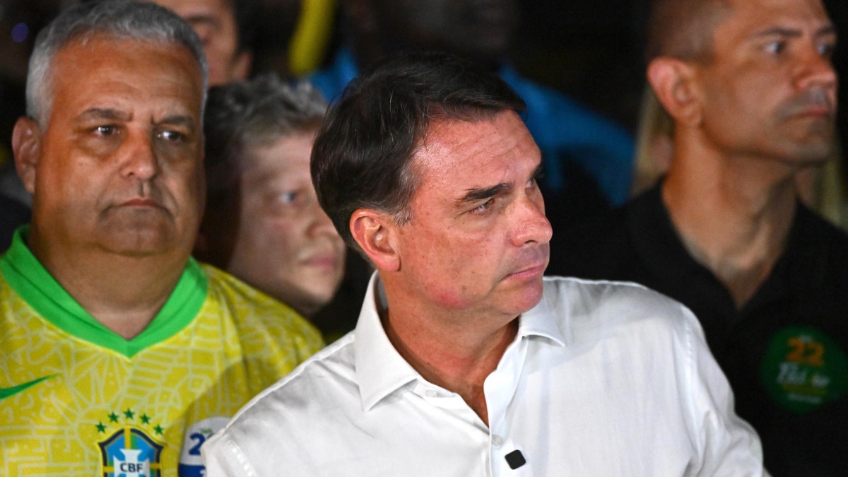Estados Unidos anuncia que acogerá a Flávio Bolsonaro y a su familia, según la agencia EFE