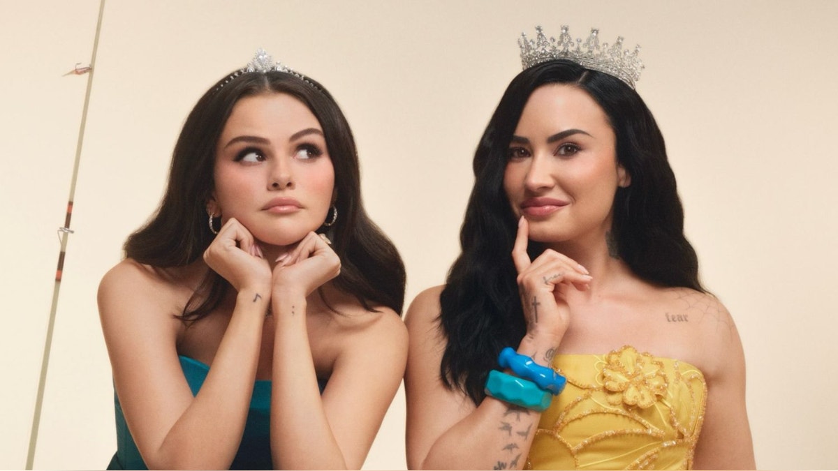 Selena Gomez y Demi Lovato reviven la nostalgia de Disney al recrear el póster de 'Programa de protección para princesas'