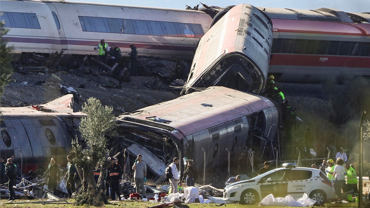Pedro Sánchez anuncia respuesta contundente del Gobierno tras fatal choque de trenes: "Si hubo negligencias, se sabrá"
