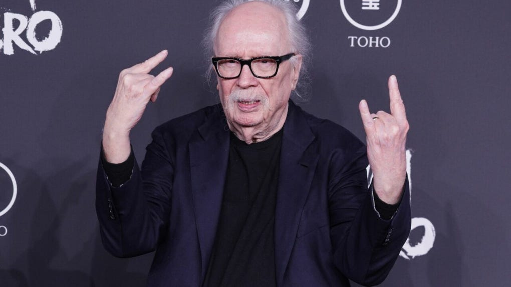 <strong>John Carpenter también dijo presente.</strong> El director estadounidense, reconocido por clásicos del terror como Halloween, fue uno de los invitados a la premiere celebrada en Los Ángeles.