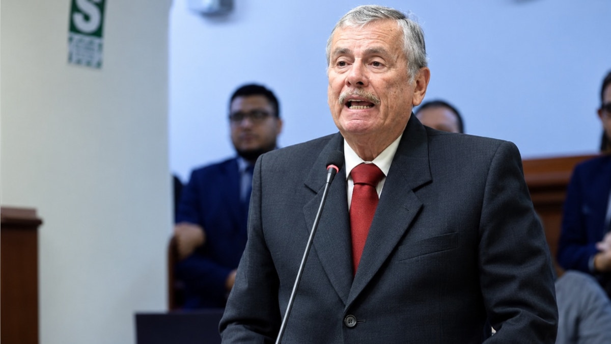 Presentan denuncia constitucional contra Fernando Rospigliosi y piden inhabilitarlo hasta por 10 años