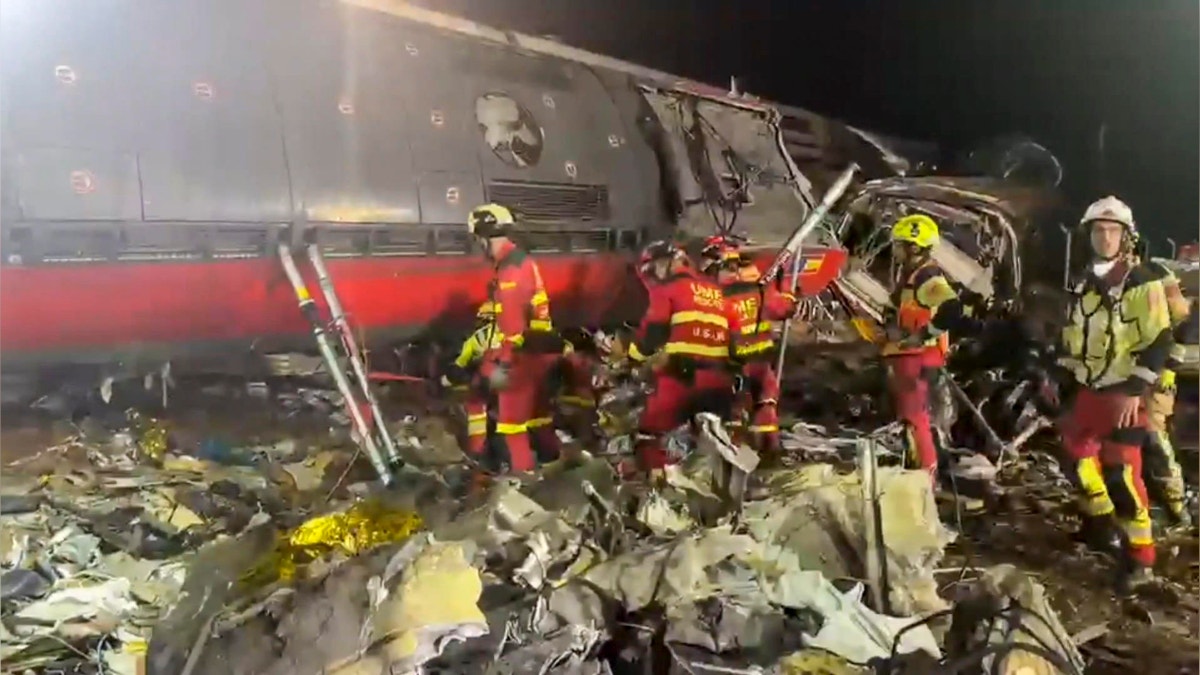 Tragedia en España: suben a 69 los muertos en accidente y Pedro Sánchez promete aclarar "hasta el último detalle"