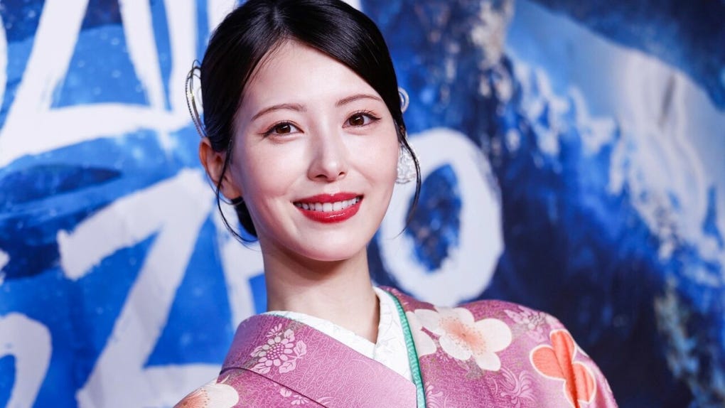 <strong>Minami Hamabe posa en la alfombra roja.</strong> La actriz japonesa retoma su papel de Noriko Oishi, esposa de Koichi Shikishima, el expiloto kamikaze interpretado por Ryunosuke Kamiki.