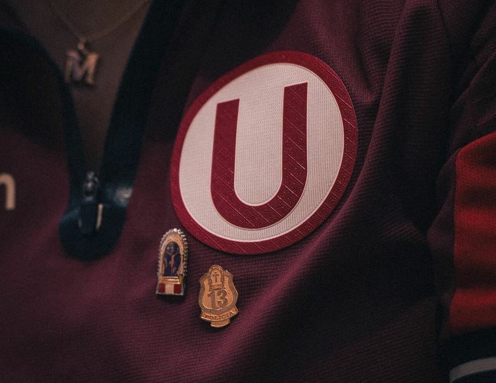 Los hinchas de Universitario dijeron presente a su estilo.