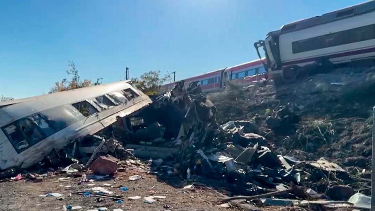 España: ascienden a 74 los fallecidos por el accidente ferroviario en Urda