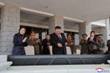 En la actividad, Kim Jong-un estuvo acompañado de su enigmática hija, Kim Ju-ae, a quien estaría preparando para sucederlo en el poder.