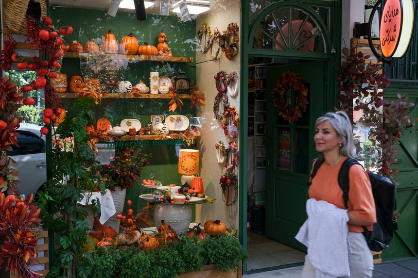 Las celebraciones comenzaron el jueves y se prolongaron durante el viernes, días festivos del fin de semana iraní, hasta llegar a la noche de este sábado, 31 de octubre, fecha de Halloween.